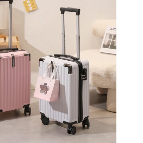 Valise cabine rigide 18 pouces avec serrure intégrée Valise cabine rigide 18 pouces avec serrure intégrée, vue principale