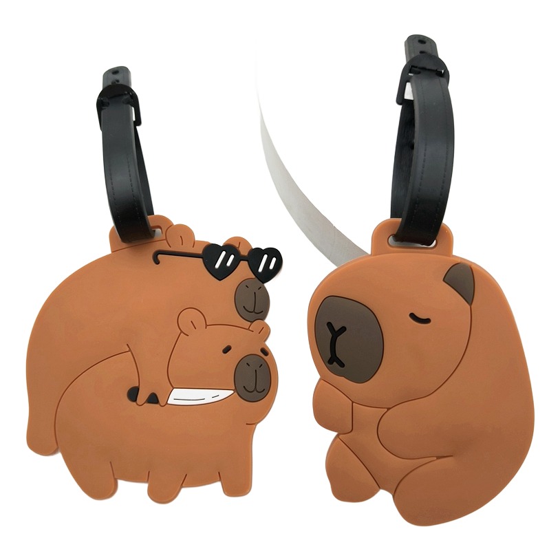 Étiquette valise capybara en PVC souple, accessoire de voyage ludique, detail