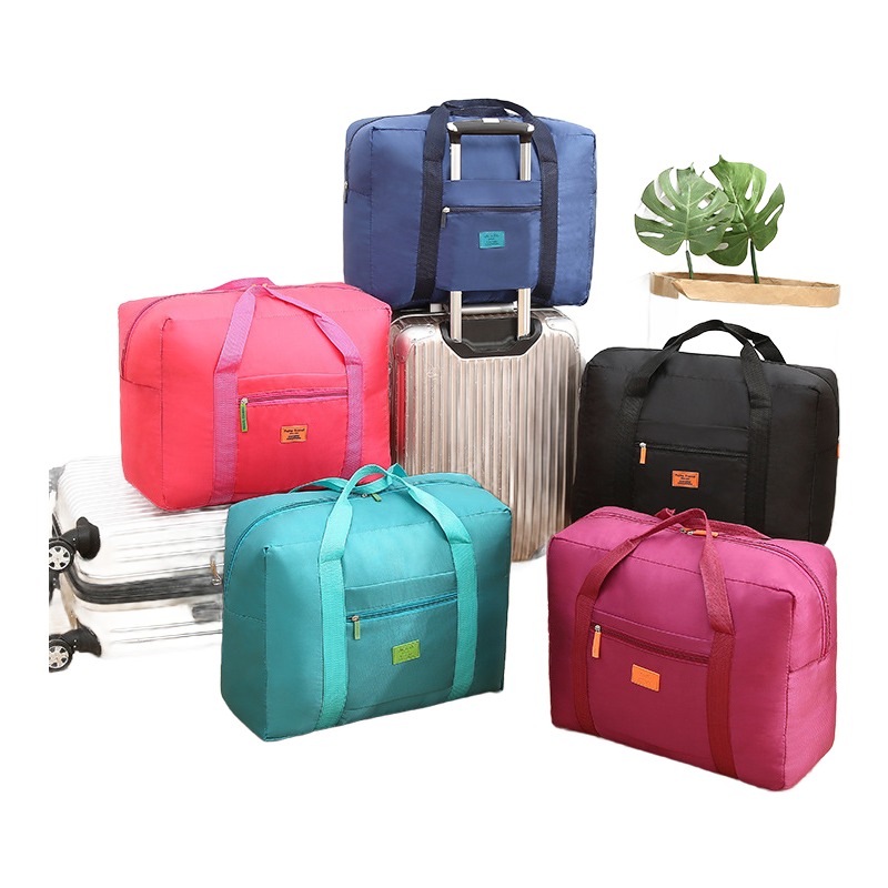Sac de voyage cabine pliable, accessoire de voyage qui se fixe, vue de trois quarts